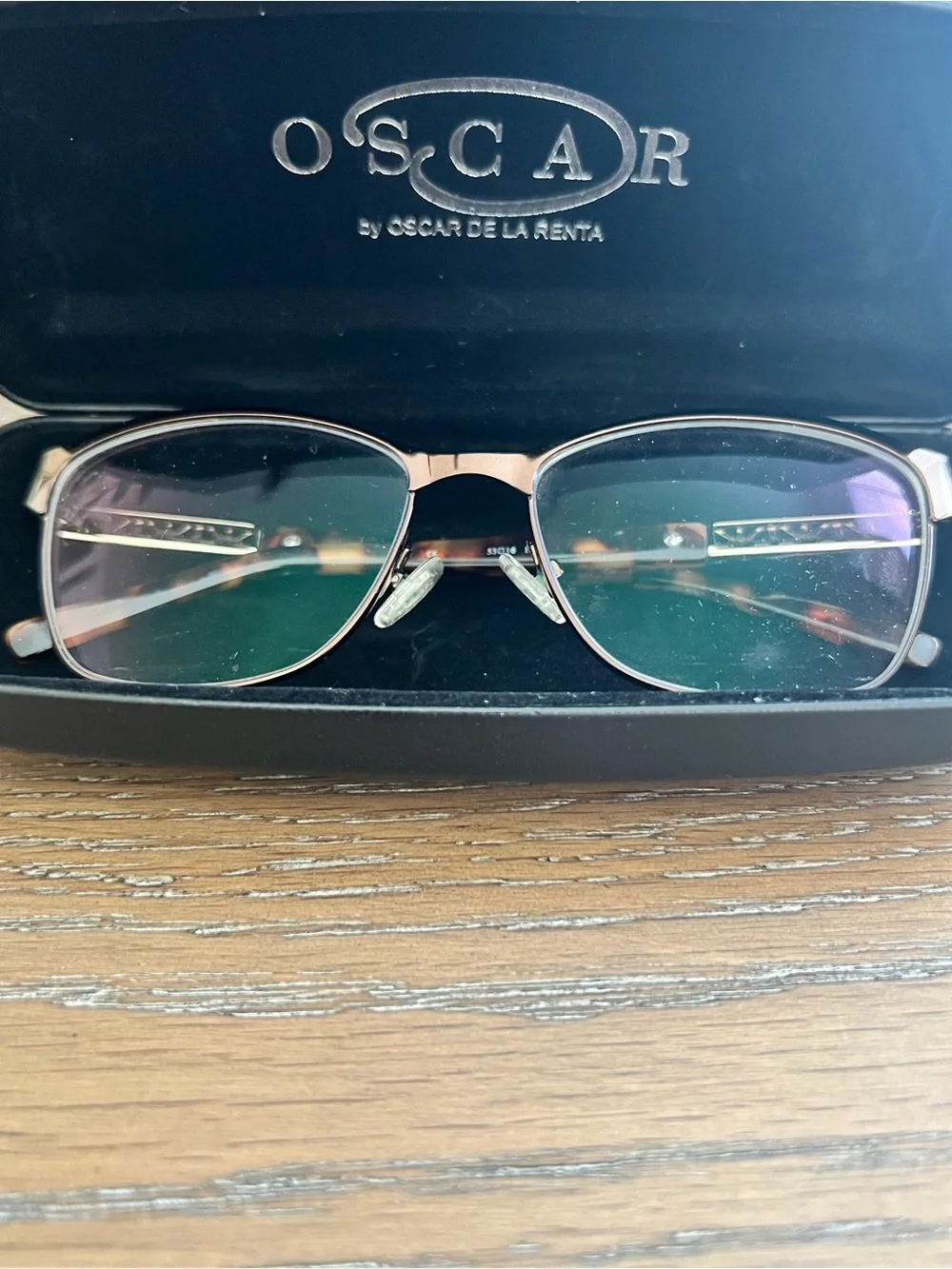 Oscar de la Renta item pictured